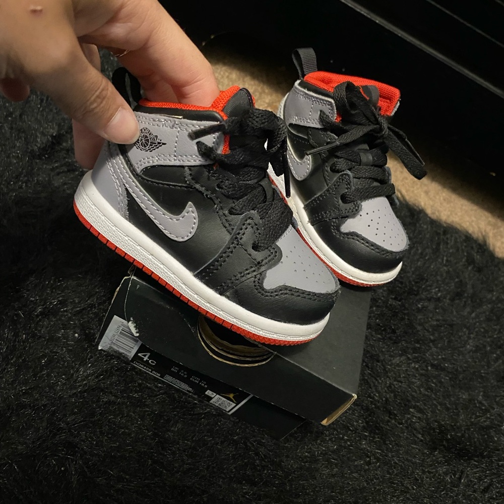 Nike Black and Gray Sneakers with Classic Dunk Silhouette Jordan 1